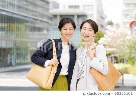 Working women outdoors Working women outdoors 90335101