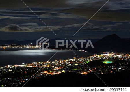 Night view of Beppu (Beppu City, Oita Prefecture) Night view of Beppu (Beppu City, Oita Prefecture) 90337111
