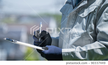 穿工作服的男士│檢驗/檢驗圖像 90337449