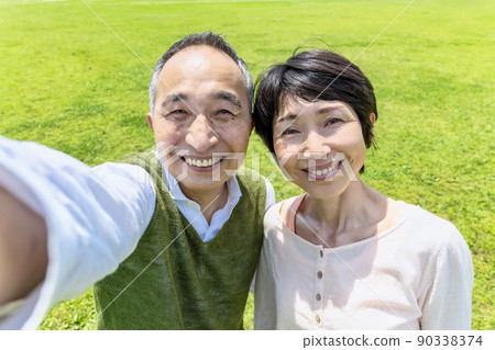 Selfie image of a good friend senior couple 90338374