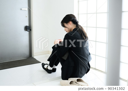 A woman who no longer wants to go to work A woman who no longer wants to go to work 90341302