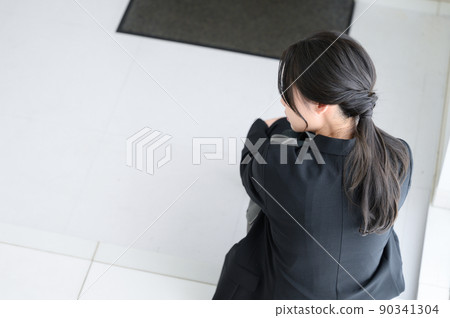 A woman who no longer wants to go to work A woman who no longer wants to go to work 90341304