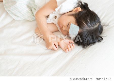 4-year-old child resting on heat (cold, illness, absence, sleep, childcare, parenting) 90341628