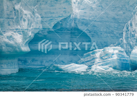 Antartica - Tabular Iceberg in Bransfield Strait Antartica - Tabular Iceberg in Bransfield Strait 90341779