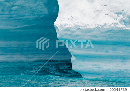 Antartica - Tabular Iceberg in Bransfield Strait Antartica - Tabular Iceberg in Bransfield Strait 90341789