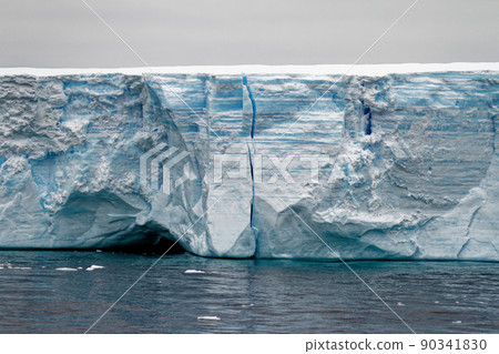 Antartica - Tabular Iceberg in Bransfield Strait 90341830