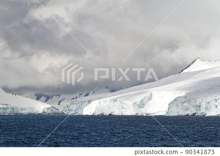 Cruising in Antarctica - Fairytale landscape Cruising in Antarctica - Fairytale landscape 90341873
