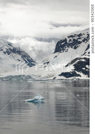 Cruising in Antarctica - Fairytale landscape 90342008