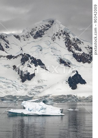 Cruising in Antarctica - Fairytale landscape 90342009