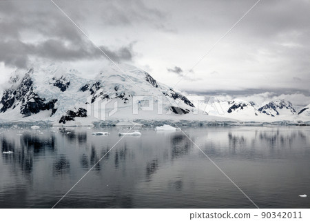 Cruising in Antarctica - Fairytale landscape 90342011