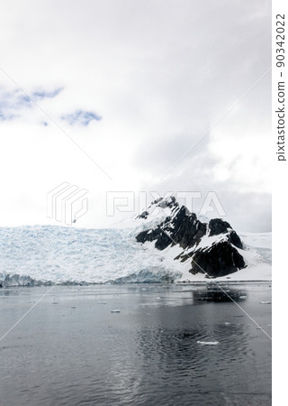 Cruising in Antarctica - Fairytale landscape 90342022