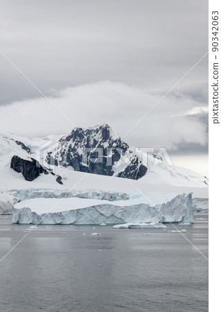 Cruising in Antarctica - Fairytale landscape Cruising in Antarctica - Fairytale landscape 90342063