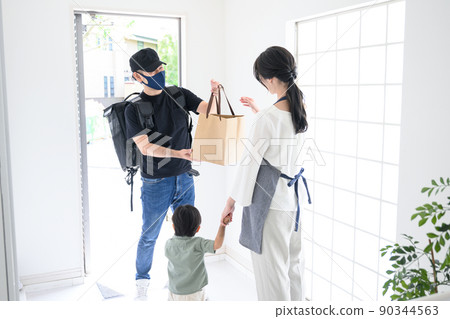 Delivery person with mask 90344563