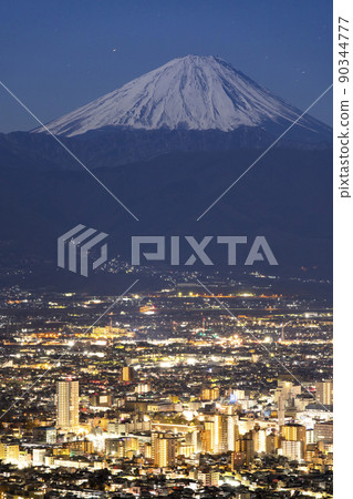 Mt. Fuji and Kofu city night view 90344777