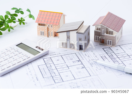 房屋圖(平面圖)、房屋和計算器 房屋圖(平面圖)、房屋和計算器 90345067