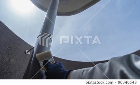 Gutter / exterior wall painting image | Men in work clothes 90346548