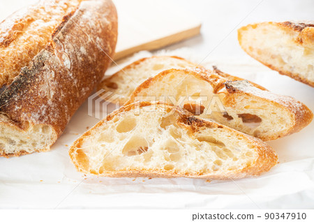 Sliced baguette 90347910