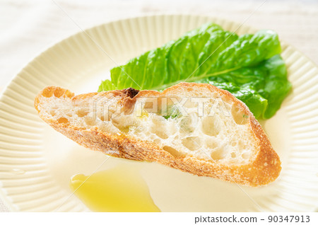 Baguette and olive oil 90347913