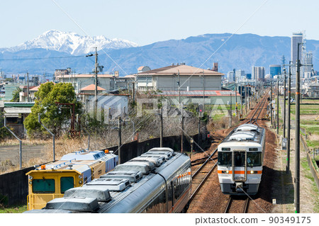 [Takayama Line] Train exchange at Nagamori Station 90349175