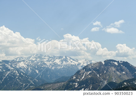 Nishihotakadake seen from the ridgeline of the Japanese Alps, the fresh green Northern Alps Nishihotakadake seen from the ridgeline of the Japanese Alps, the fresh green Northern Alps 90350023