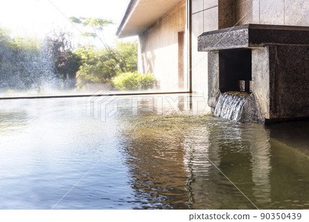 Hot spring image Flowing hot spring water Hot spring atmosphere Hot spring flowing steam and bathtub image material 90350439