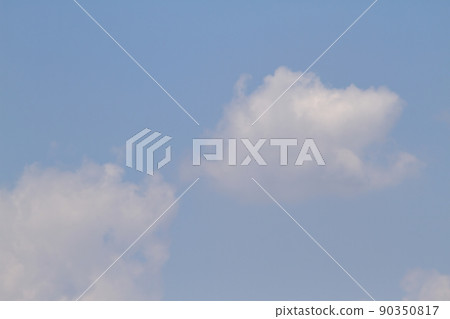 Blue sky and white clouds in early summer Blue sky and white clouds in early summer 90350817