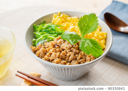 Chicken minced bowl Chicken minced bowl 90350841