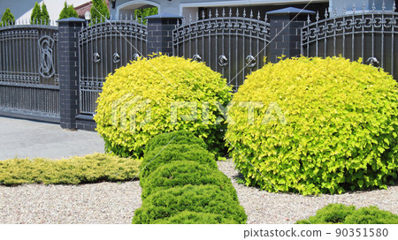 neat fence and street decoration of the private sector 90351580