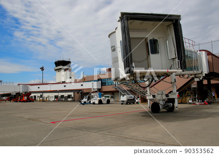 From the spot at Aomori Airport, walk the apron to the airport building From the spot at Aomori Airport, walk the apron to the airport building 90353562