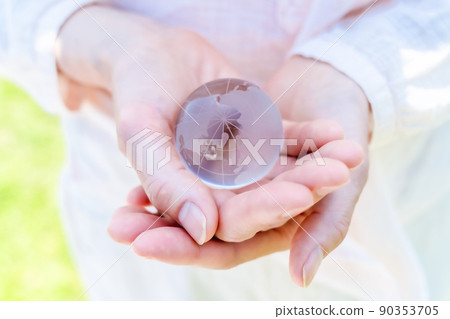 有地球水晶的少婦 90353705