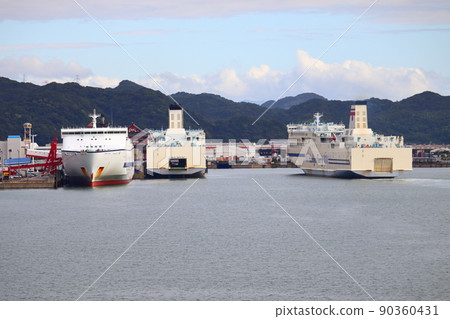 Hankyu Ferry berthing (Shinmonji Port) 90360431