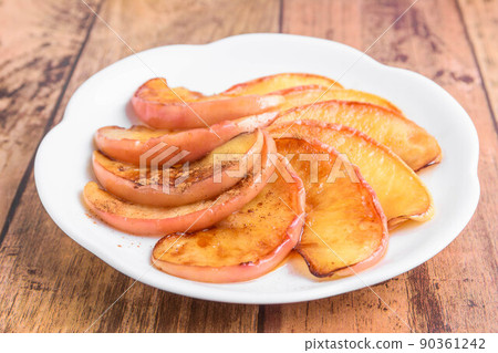 Grilled apple 90361242