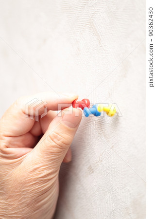 Finger of a senior woman who stabs a thumbtack 90362430