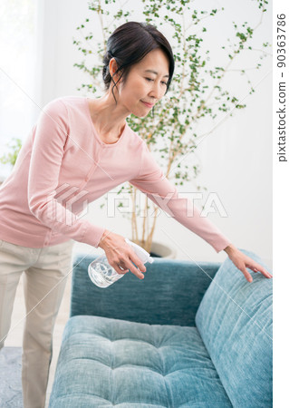 female, females, lady 90363786