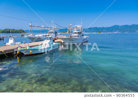 《福井縣》俯瞰水島的港口、伊呂浜港 90364555