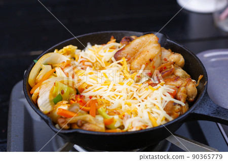 Cheese Dak-galbi in skillet 90365779