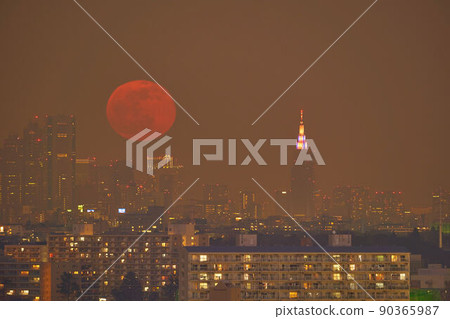 市中心夜景和月出(滿月) 市中心夜景和月出(滿月) 90365987