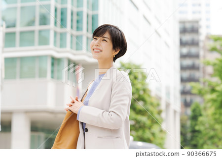 出席場景：20多歲的女性 90366675