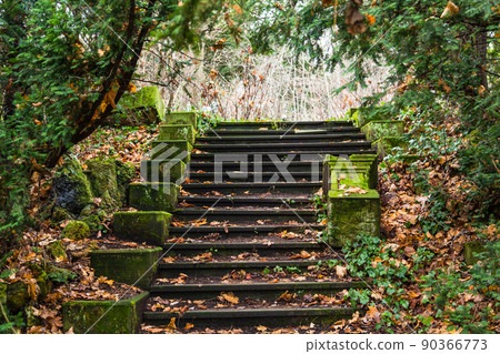 德國斯圖加特通往 Leibfriedscher Garten 山的樓梯 90366773