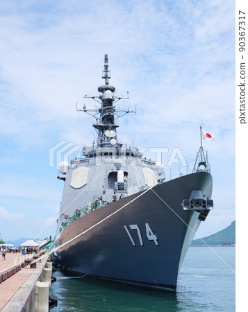 An escort ship at a berth 90367317