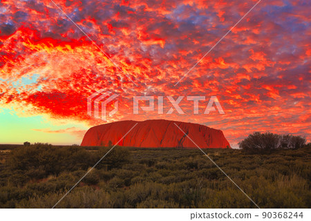 Beautiful evening view of Ayers Rock 90368244
