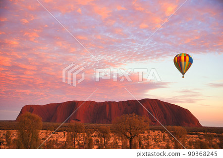 艾爾斯岩美麗的夜景 90368245