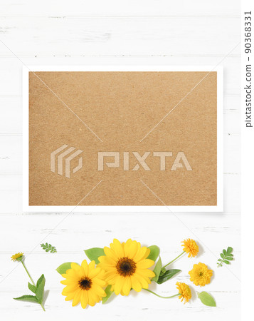 .用向日葵花裝飾的照片模板 .用向日葵花裝飾的照片模板 90368331