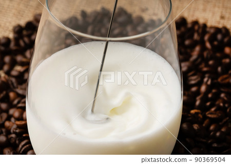 牛奶攪打 90369504