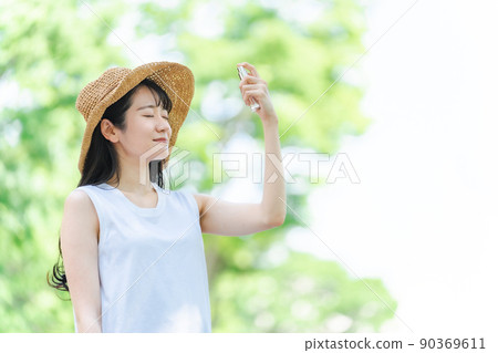 Women spraying sunscreen and insect repellent (smiles and faces) Women spraying sunscreen and insect repellent (smiles and faces) 90369611