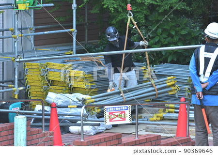 托比褲腳手架組裝工作現場用電動絞盤卸腳手架材料 90369646