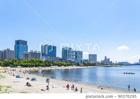 [Tokyo] Scenery of Odaiba Seaside Park blessed with fine weather 90370295