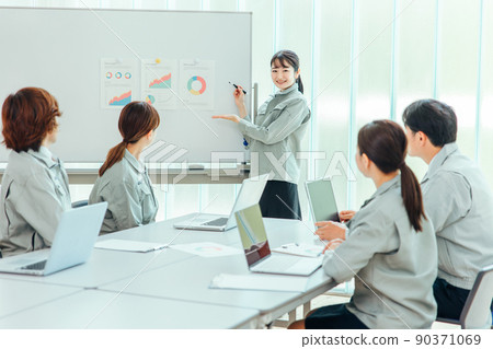 Factory workers holding presentations and seminars Factory workers holding presentations and seminars 90371069