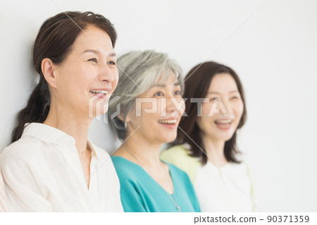 Middle woman career woman 90371359