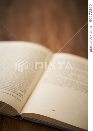 Reading image Foreign books Reading image Foreign books 90372860
